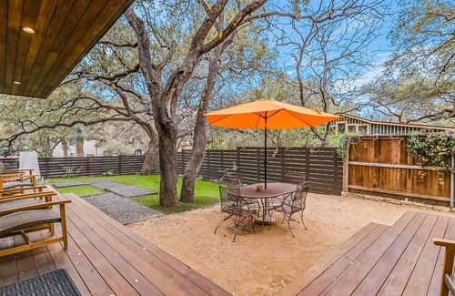Travis Heights Casa | Stunning dog-friendly house w/private gas grill & deck -steps to South Congress