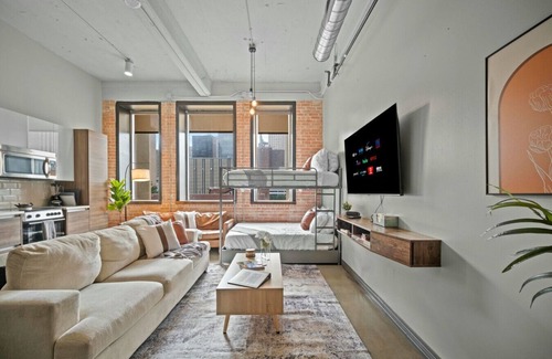 Downtown Dallas Apartamento | Stunning Downtown Apartment | Pool, Laundry, Parking