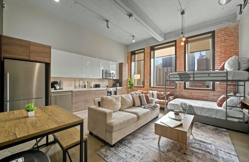 Downtown Dallas Apartamento | Stunning Downtown Apartment | Pool, Laundry, Parking