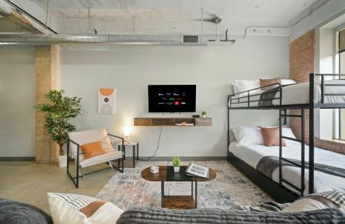 Downtown Dallas Apartamento | Stunning Downtown Apartment with Pool, Laundry, Parking