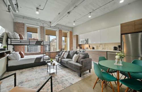 Downtown Dallas Apartamento | Stunning Downtown Apartment with Pool, Laundry, Parking