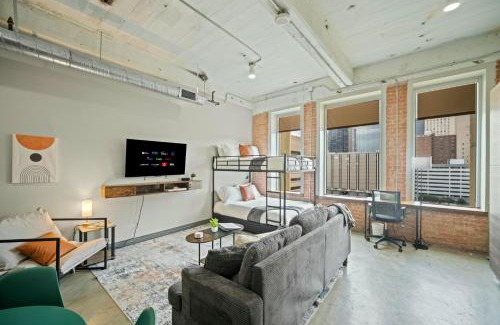 Downtown Dallas Apartamento | Stunning Downtown Apartment with Pool, Laundry, Parking