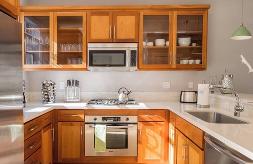 Cathedral Hill Casa | STUNNING EXECUTIVE 3 BEDROOM HOME WITH ATTACHED GARAGE