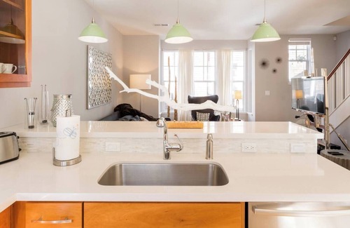 Cathedral Hill Casa | STUNNING EXECUTIVE 3 BEDROOM HOME WITH ATTACHED GARAGE