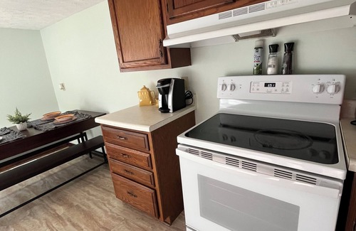 Washburn Otro | Stunning Farm House, Horses on property, Quiet and relaxing,