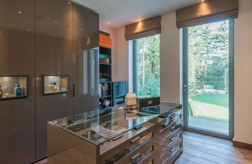 Cassiobury Casa | Stunning five bedroom detached house