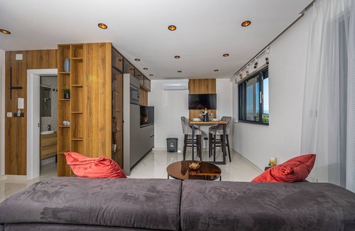 Selce Apartamento | Impresionante piso junto al mar con piscina, vistas al mar, ducha exterior, tumbonas