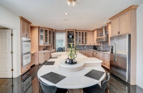 Bull Mountain Casa | Stunning Former Street Of Dream