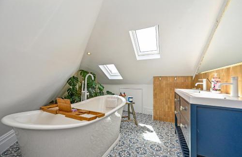 Roath Casa | Stunning four bedroom Cardiff house