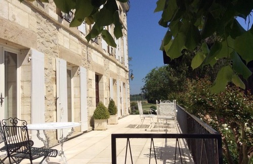 Couthures-sur-Garonne Casa | Stunning Chateau in the French Countryside & pool