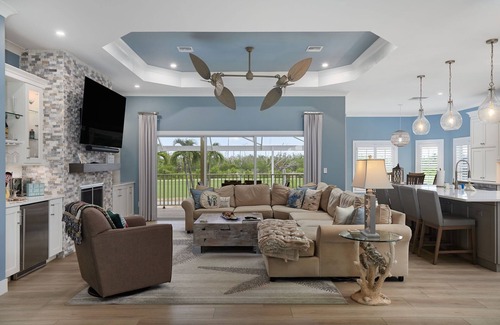 Beachview Country Club Estates Casa | Stunning Golf Course Estate in Beachview