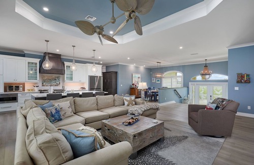 Beachview Country Club Estates Casa | Stunning Golf Course Estate in Beachview