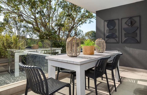 Green Point Apartamento | Stunning Green Point Apartment | Patio + Fast WiFi