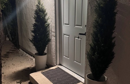Canoga Park Casa | Stunning guest house in West Hills, California with 1 bedroom & 1 bathroom