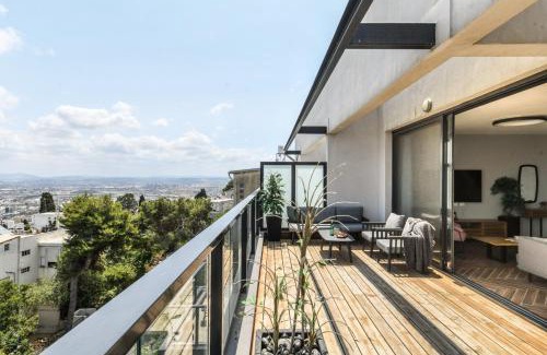 Haifa Apartamento | Stunning Haifa Bay Views Penthouse by Sea N' Rent