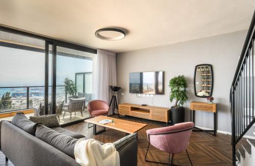 Haifa Apartamento | Stunning Haifa Bay Views Penthouse by Sea N' Rent