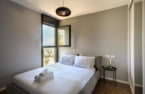 Haifa Apartamento | Stunning Haifa Bay Views Penthouse by Sea N' Rent