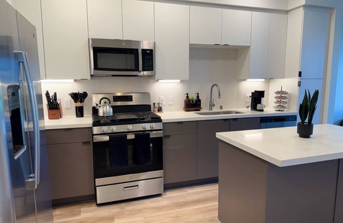 Lyon Street Apartamento | Stunning Haven with Pool Gym Parking Close to Disneyland