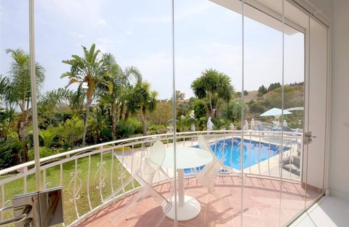 Estepona Villa | Impresionante villa con todas las características, A menos de 10 minutos de la playa y centro