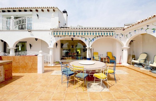 Estepona Villa | Impresionante villa con todas las características, A menos de 10 minutos de la playa y centro
