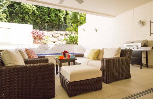 Halcyon Heights Villa | Hillside Villa ~ Limegrove, St. James ~ ¡Vida de lujo! Piscina privada ~ cerca de la playa