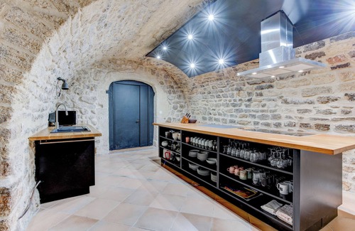 Vic-la-Gardiole Casa | Stunning historic house