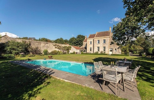 Wick Casa | Stunning, historic family house with swimming pool