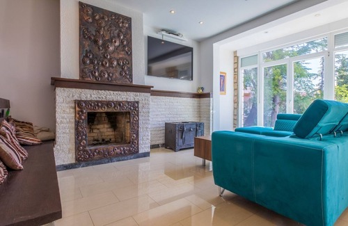 Selce Casa | Acogedora Casa Vacacional en Selce con Piscina Privada