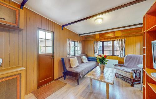 Egriselles-le-Bocage Casa | Stunning Home In Égriselles-Le-Bocage