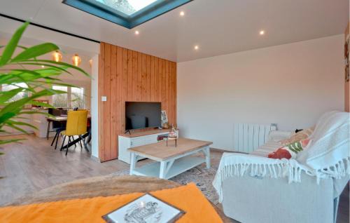 La Hague Casa | Stunning Home In Flottemanville-Hague
