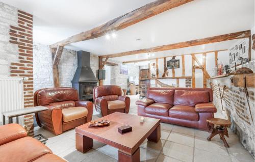Montigny-les-Monts Casa | Stunning Home In Montigny-Les-Monts