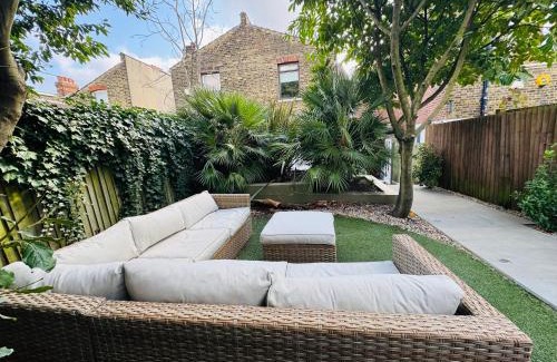 Penge Apartamento | Stunning Home, Garden, Parking & Close Train Stations