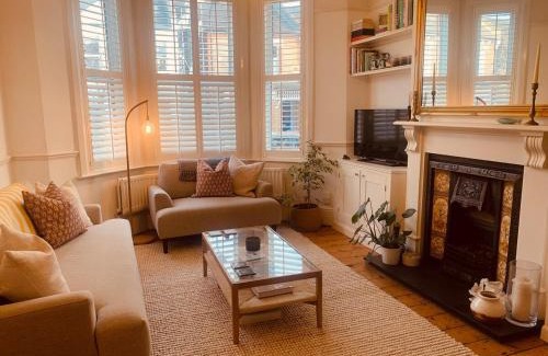 Penge Apartamento | Stunning Home, Garden, Parking & Close Train Stations