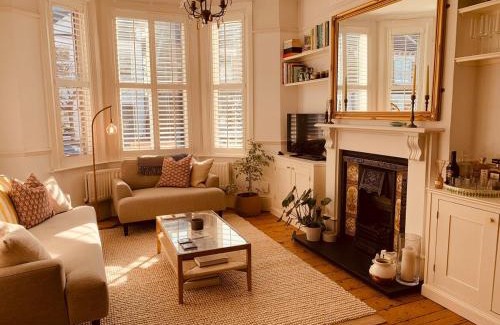 Penge Apartamento | Stunning Home, Garden, Parking & Close Train Stations