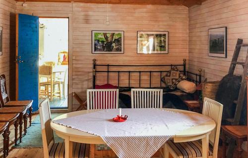 Undal Casa | Stunning Home In Åkerberga With Sauna