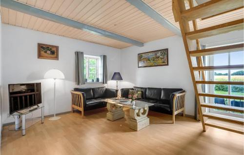 Bandholm Casa | Stunning Home In Bandholm With Kitchen