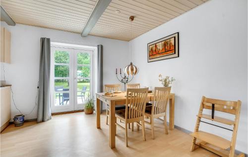 Bandholm Casa | Stunning Home In Bandholm With Kitchen