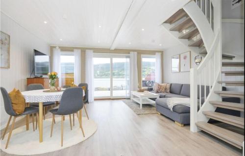 Eidsvag Casa | Stunning Home In Eidsvåg I Romsdal