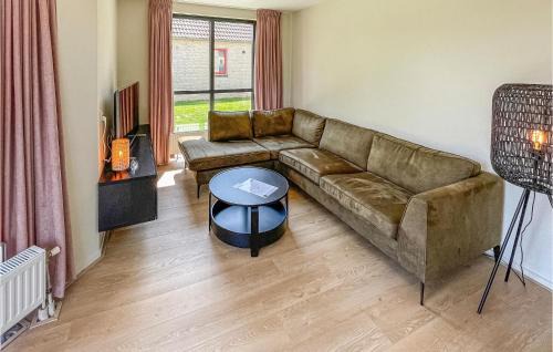 Ewijk Casa | Stunning Home In Ewijk With Kitchen