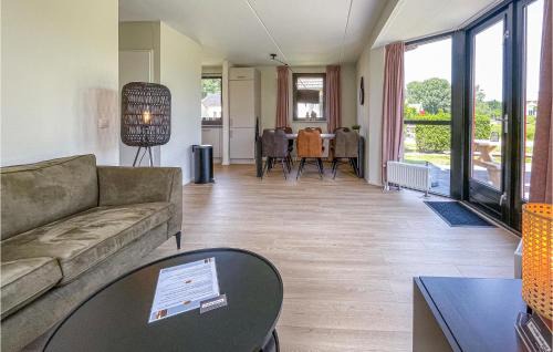 Ewijk Casa | Stunning Home In Ewijk With Kitchen