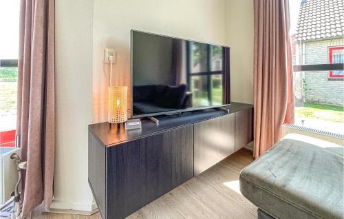 Ewijk Casa | Stunning Home In Ewijk With Kitchen
