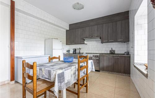 Sardinero Casa | Stunning Home In Fisterra With Kitchen