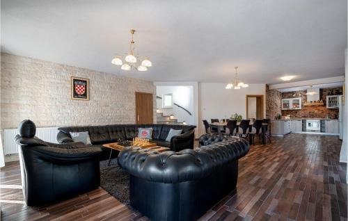 Ladevci Casa | Stunning Home In Ladevci With Wifi