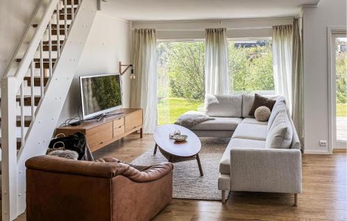 Lindesnes Casa | Stunning Home In Lindesnes With Wifi
