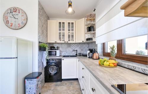 Pitomaca Casa | Stunning Home In Pitomaca With Wifi