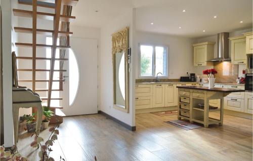 Saint-Denoeux Casa | Stunning Home In Saint-Denoeux