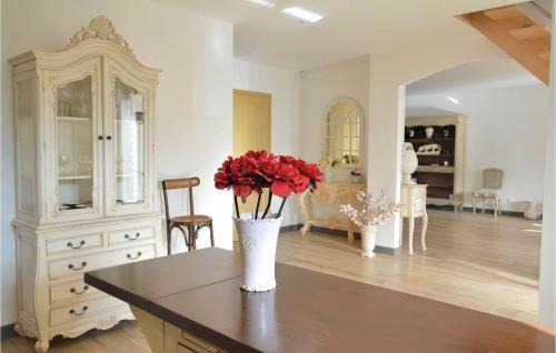 Saint-Denoeux Casa | Stunning Home In Saint-Denoeux