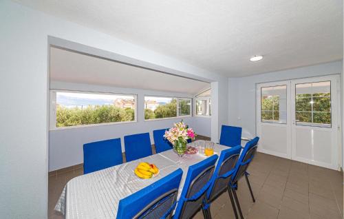 Slatine Casa | Stunning Home In Slatine With Kitchen