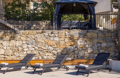 Split Casa | Stunning Home in Srinjine With 3 Bedrooms, Wifi and Outdoor Swimming Pool