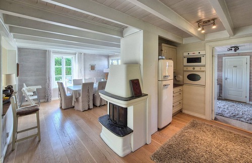 Vikebygd Casa | Stunning home in Vikebygd with house a mountain view